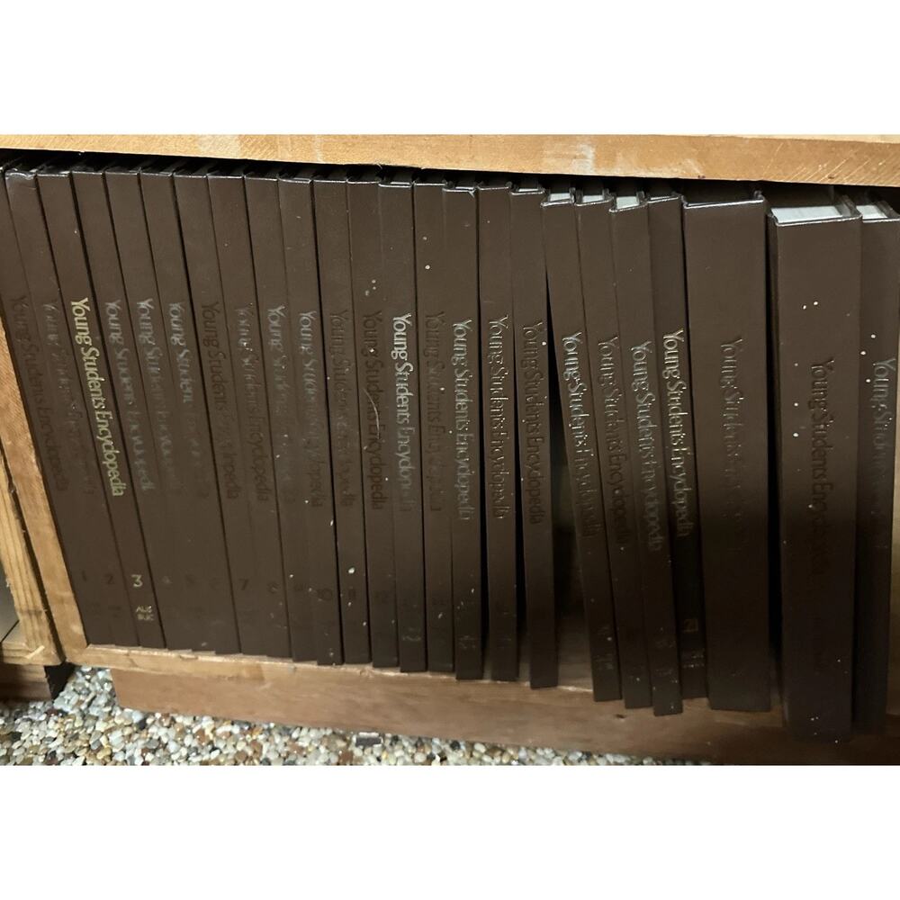 1980 Young Students Encyclopedia Complete 21 Volume Set + 2‎ Dictionary + Atlas